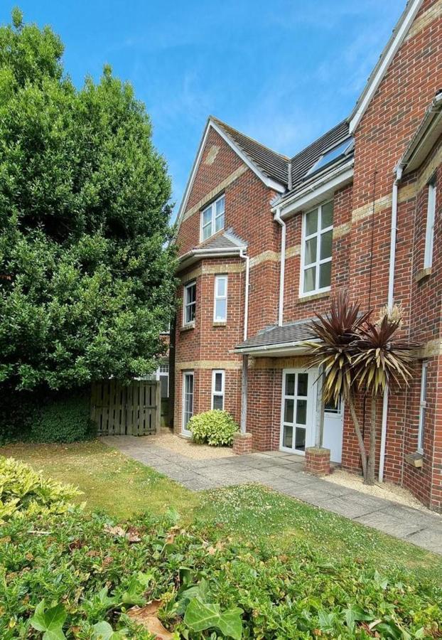 בורנמות' Centrally Located Boscombe Beach Apart With Parking מראה חיצוני תמונה