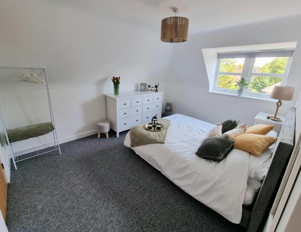 בורנמות' Centrally Located Boscombe Beach Apart With Parking מראה חיצוני תמונה