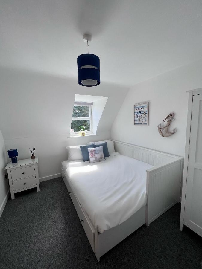 בורנמות' Centrally Located Boscombe Beach Apart With Parking מראה חיצוני תמונה